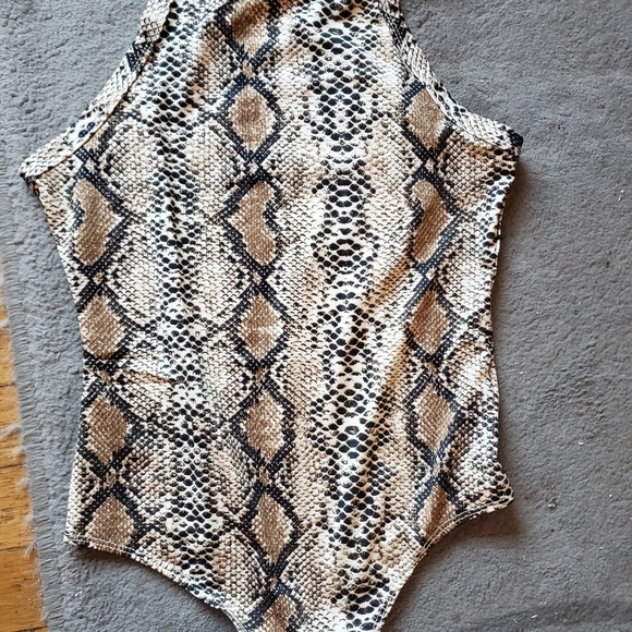 Snakeprint halter bodysuit size M - Picture 4 of 6